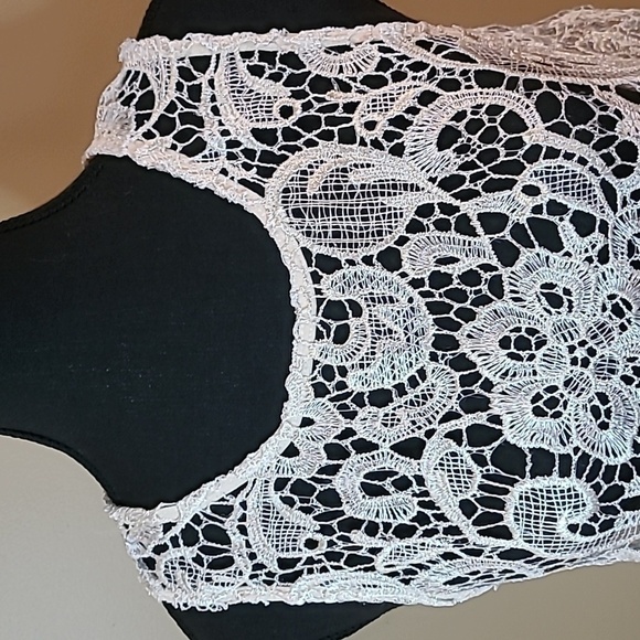 SUZY SHIER Cream Lace Tank Top, Cropped, Back Zipper Closure - Picture 2 of 10